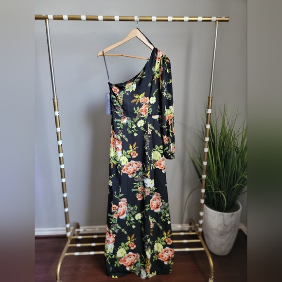 One Shoulder Gown - Picture 12 of 12